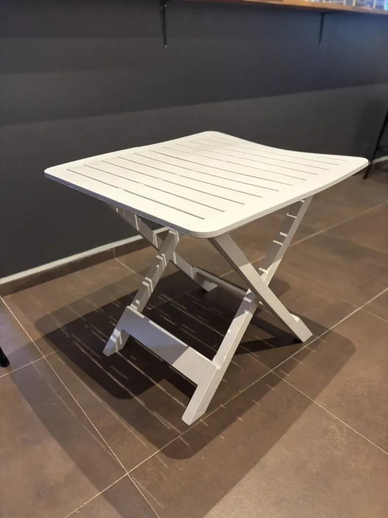 Table – Photo 1
