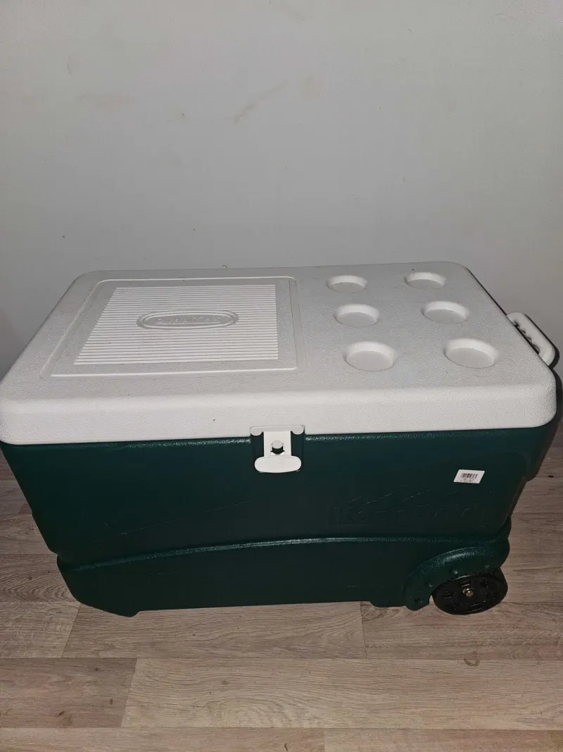 Glacière 84 litres a roulettes – Photo 1