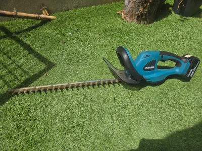 Un taille-haies sans fil Makita