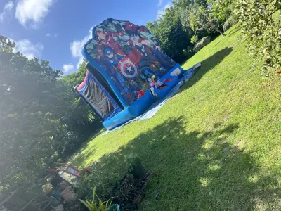 Château Gonflable, super-héros