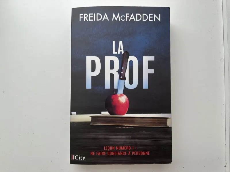 Livre « La prof » de Freida McFadden – Photo 1
