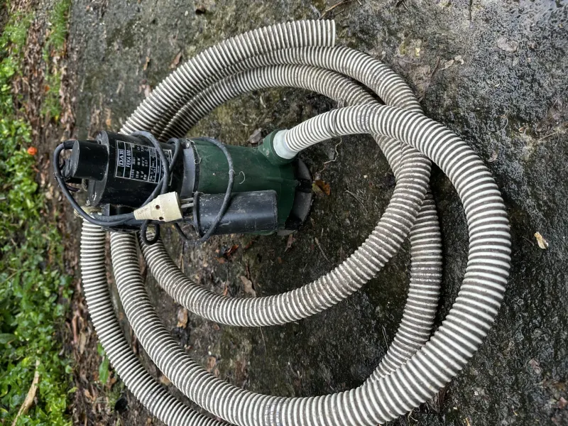 Pompe pour eau chargé – Photo 1