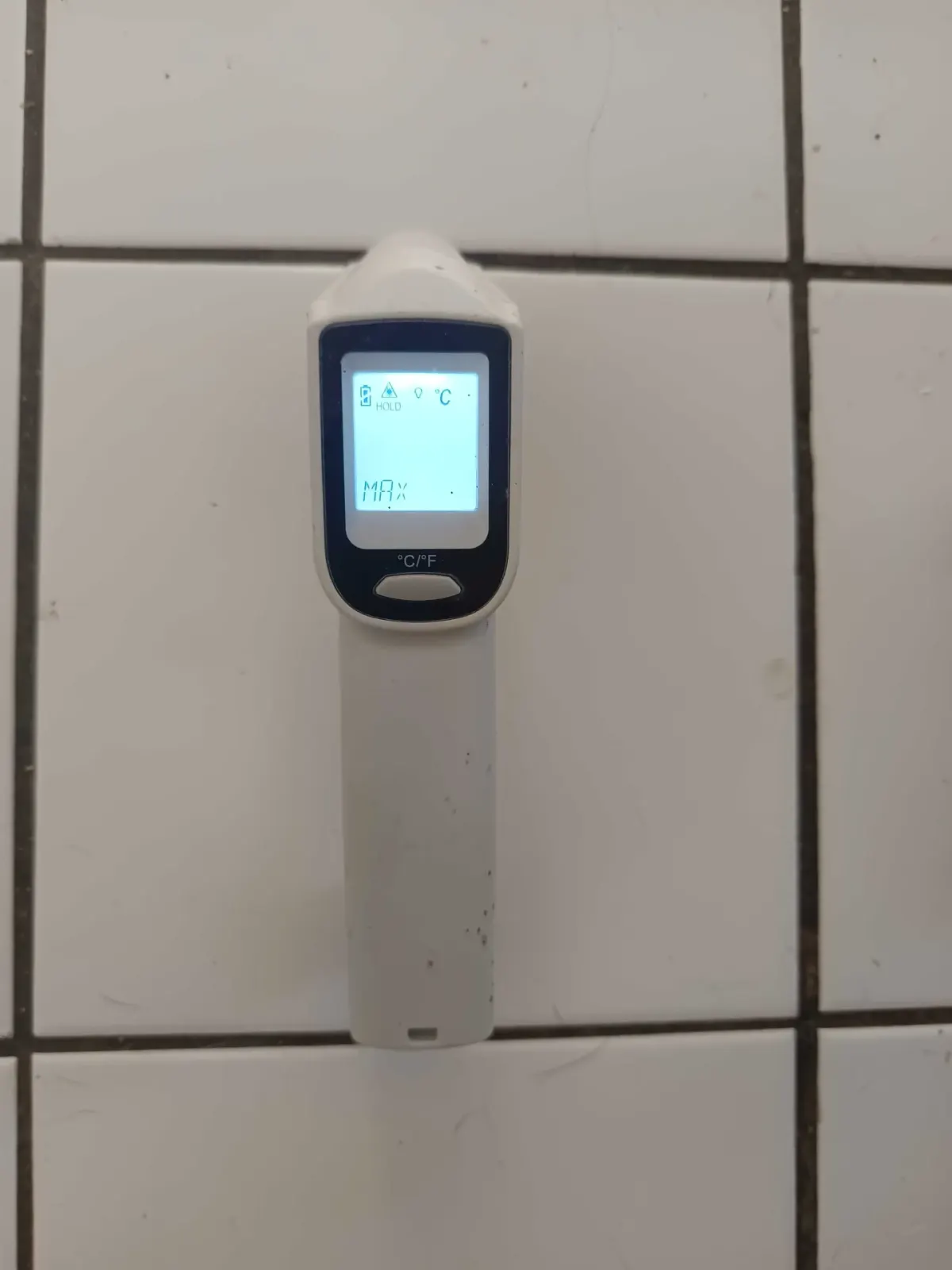 Thermomètre laser de chantier – Photo 1