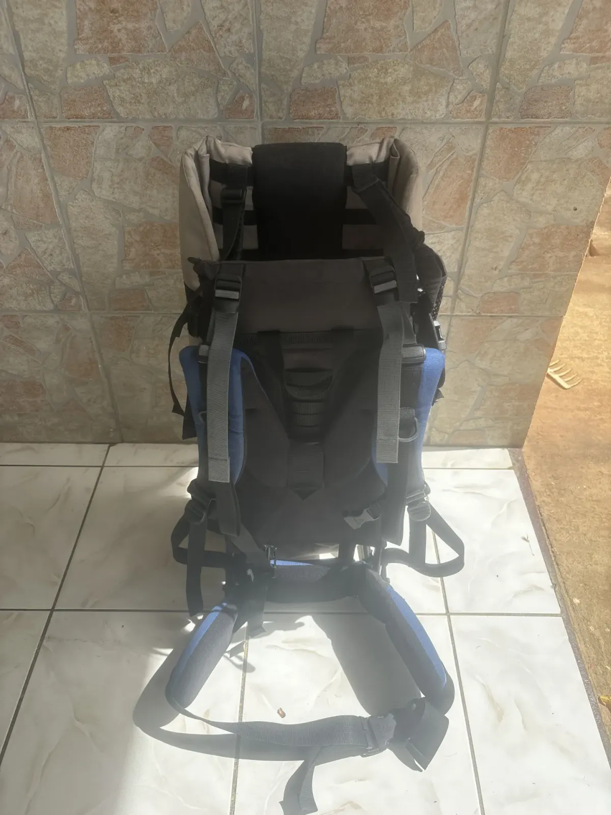 Porte bébé randonné – Photo 1