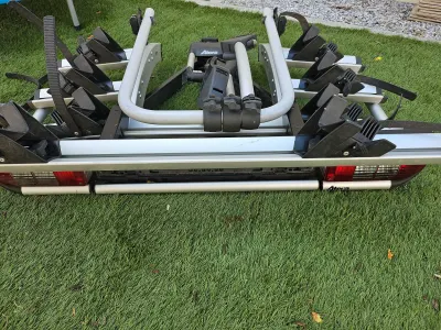 Porte-vélos Atera jusqu'à 4 vélos Porte-vélos robuste et sécurisé pouvant transporter jusqu’à 4 vélos