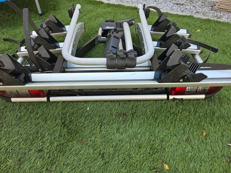 Porte-vélos Atera jusqu'à 4 vélos Porte-vélos robuste et sécurisé pouvant transporter jusqu’à 4 vélos – Photo 1