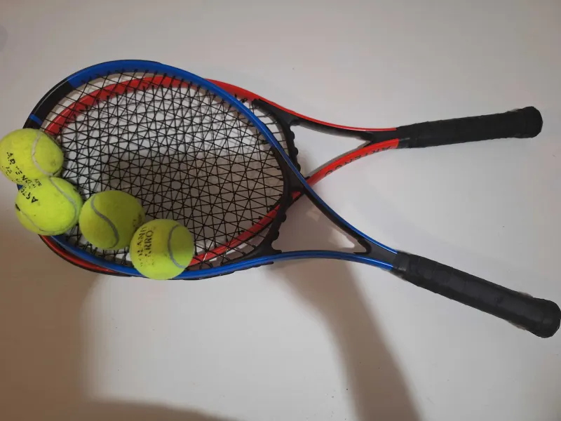 Raquettes de tennis + balles – Photo 1