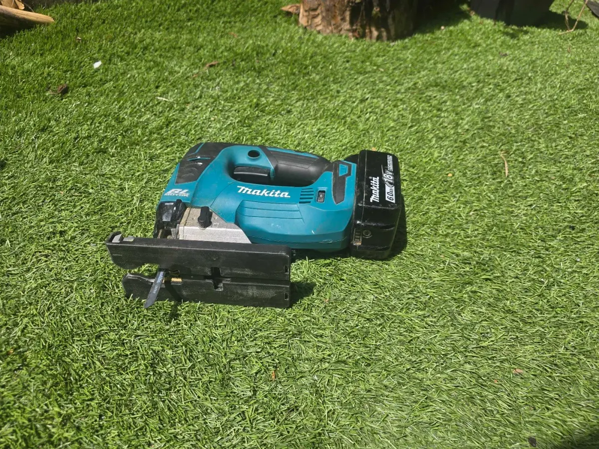 Scie sauteuse Makita sans fil – Photo 1