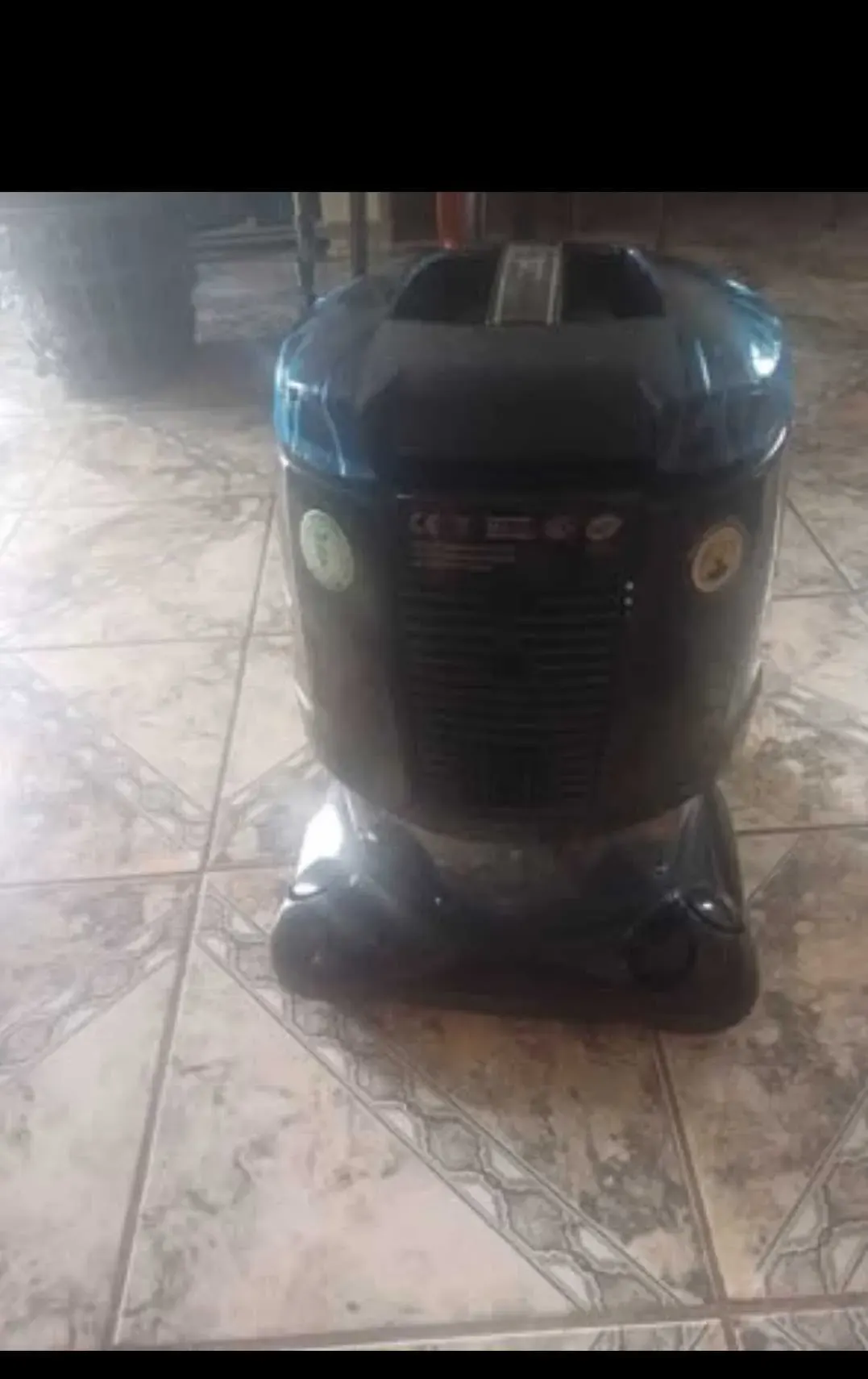 Aspirateur de marque hyla tout neuf pays martinique contact ***-***-**** – Photo 1