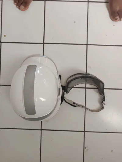Casque de sécurité NF + Lunette de protection