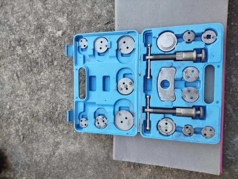 Écarteur de piston d'etrier – Photo 1
