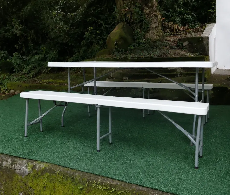 Table + 2 bancs pliants – Photo 1