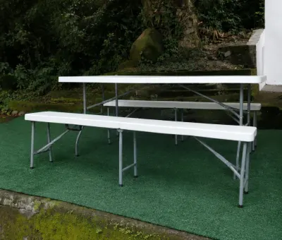 Table + 2 bancs pliants